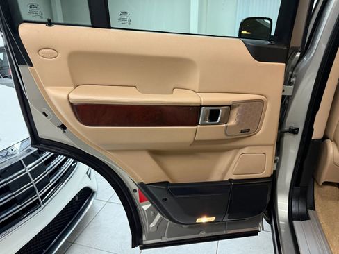 Used 2011 Land Rover Range Rover HSE LUX image 16