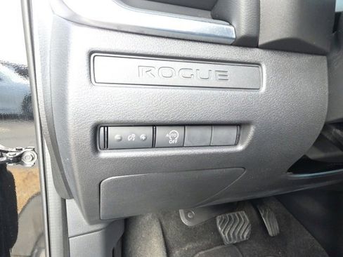 Used 2023 Nissan Rogue S image 14