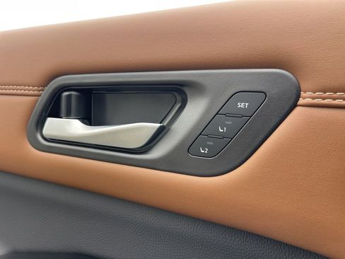 New 2026 Nissan Pathfinder Platinum image 17