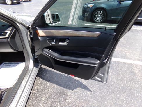 Used 2015 Mercedes-Benz E 350 4MATIC Sedan image 32