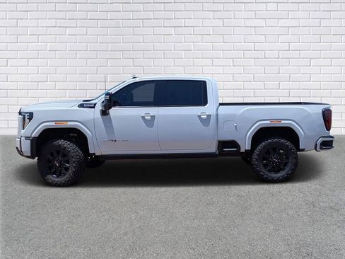 Used 2024 GMC Sierra 2500 AT4 w/ Technology Package AWD/4WD image 2