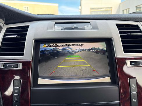 Used 2014 Cadillac Escalade Premium image 23
