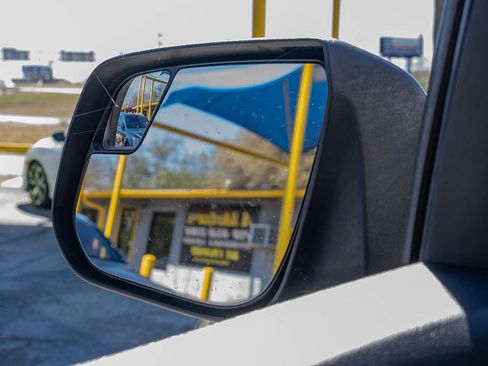 Used 2015 Chevrolet Colorado Z71 image 34