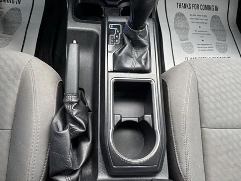 Used 2020 Toyota Tacoma SR AWD/4WD image 18