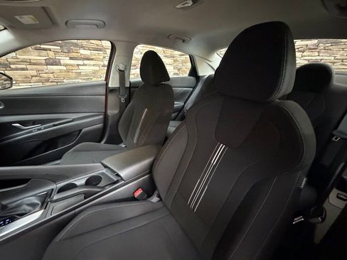 Used 2023 Hyundai Elantra SEL image 12