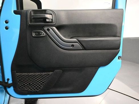 Used 2018 Jeep Wrangler Unlimited Sahara image 40