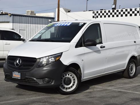 Used 2023 Mercedes-Benz Metris image 2
