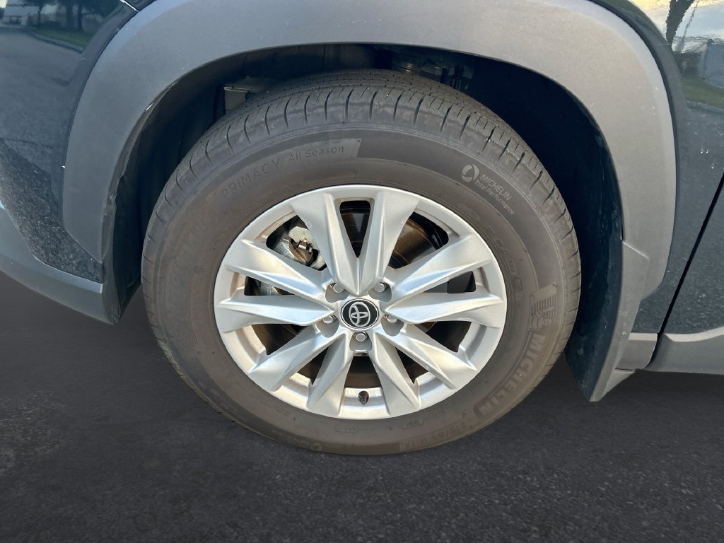 Certified 2025 Toyota Corolla Cross LE FWD image 10
