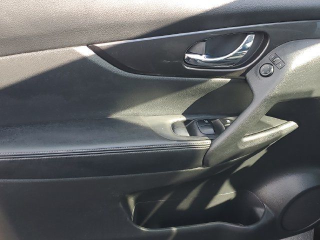 Used 2020 Nissan Rogue S FWD image 13