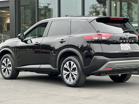 Used 2023 Nissan Rogue SV image 8