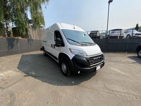 Used 2026 RAM ProMaster 2500 w/ Convenience Group FWD image 8