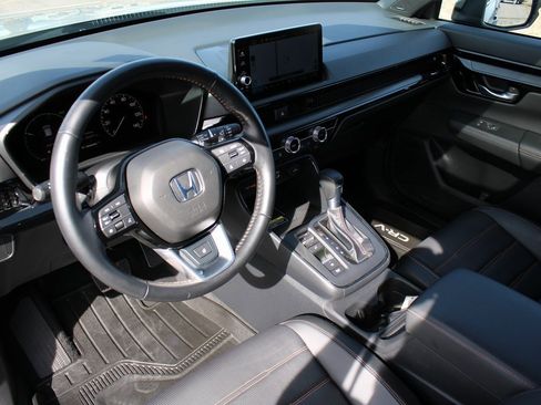 Used 2025 Honda CR-V Sport Touring image 2