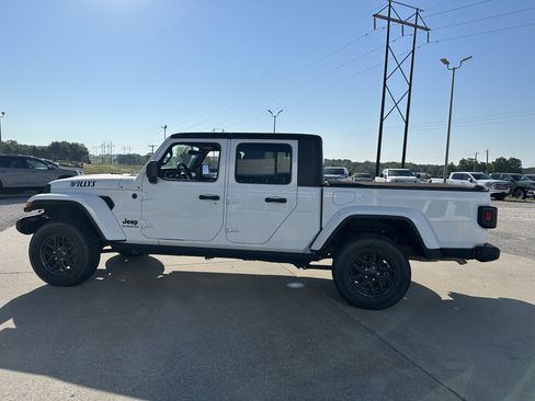 Used 2022 Jeep Gladiator Sport AWD/4WD image 7