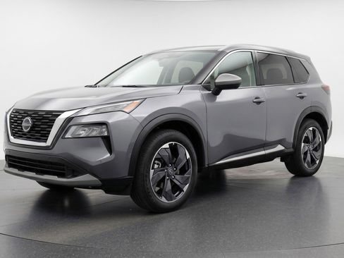 Used 2025 Nissan Rogue SV FWD image 3