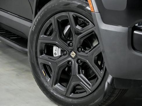 Used 2023 Rivian R1T Adventure image 3