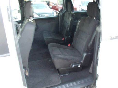 Used 2019 Dodge Grand Caravan SE FWD image 14