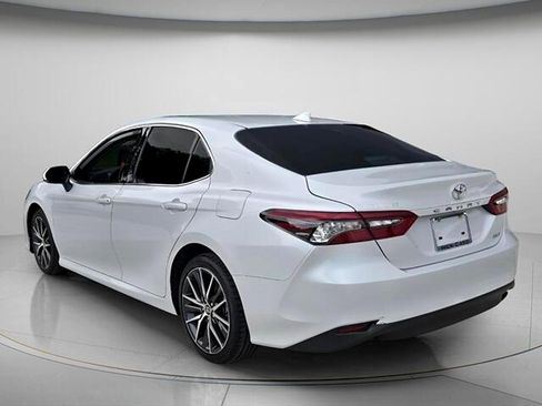 Used 2021 Toyota Camry XLE FWD image 8