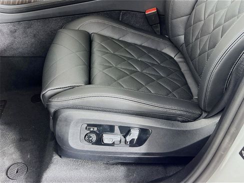 Used 2025 BMW X7 xDrive40i AWD/4WD image 17