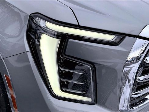 Used 2025 GMC Yukon Elevation image 28