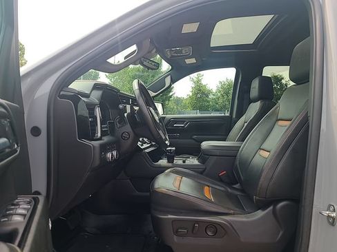 Used 2024 GMC Sierra 1500 AT4 w/ Technology Package AWD/4WD image 12