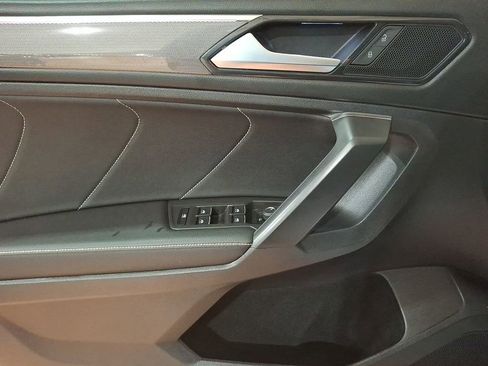 Used 2023 Volkswagen Tiguan SE R-Line image 9