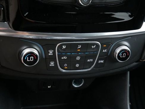 Used 2020 Chevrolet Traverse LS AWD/4WD image 24