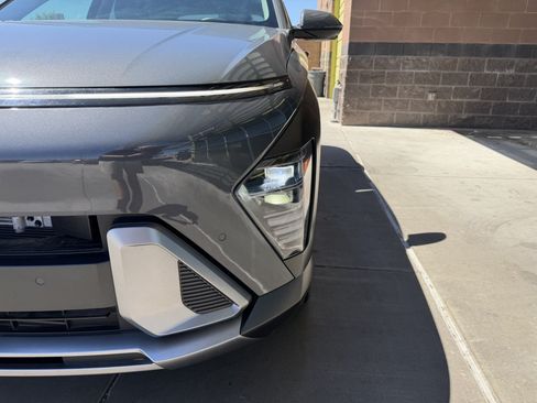 Used 2025 Hyundai Kona Limited FWD image 11