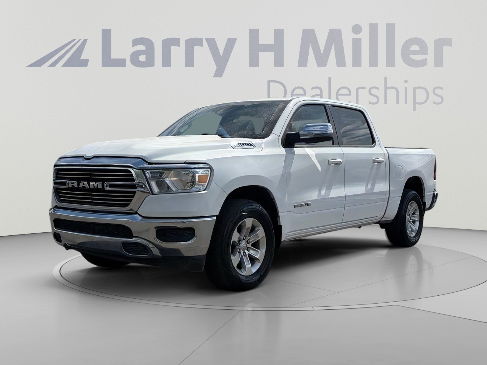 Used 2024 RAM 1500 Laramie AWD/4WD image 1