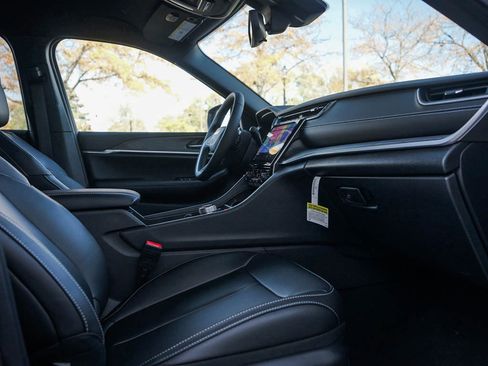 New 2025 Jeep Grand Cherokee Limited w/ Trailer Tow Package image 10