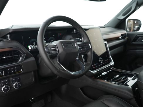 Used 2025 GMC Yukon Denali AWD/4WD image 29