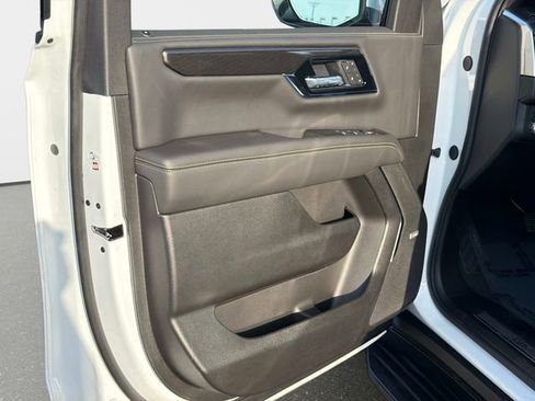 New 2026 GMC Yukon Elevation w/ Elevation Premium Package AWD/4WD image 17