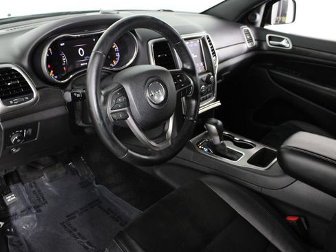 Used 2018 Jeep Grand Cherokee Altitude AWD/4WD image 18