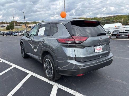 Used 2024 Nissan Rogue SV image 7