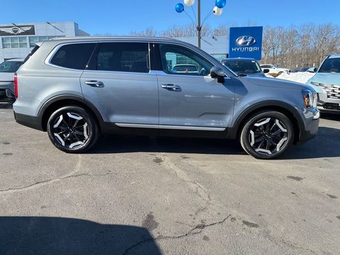 Used 2023 Kia Telluride S image 7