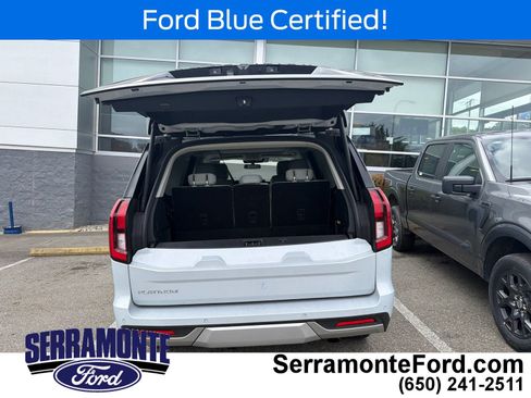 Used 2025 Ford Expedition Platinum w/ Driver's Package AWD/4WD image 9