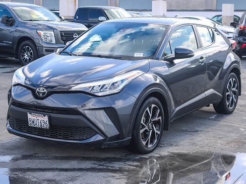 Used 2021 Toyota C-HR XLE image 3