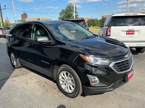 Used 2019 Chevrolet Equinox LS w/ LS Convenience Package FWD image 3