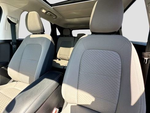 Used 2022 Ford Escape SE w/ SE Sport Appearance Package image 19