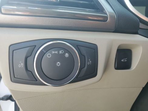 Certified 2018 Ford Fusion SE w/ Fusion SE Technology Package image 19