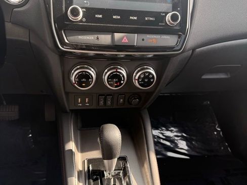 Used 2025 Mitsubishi Outlander Sport SE image 9