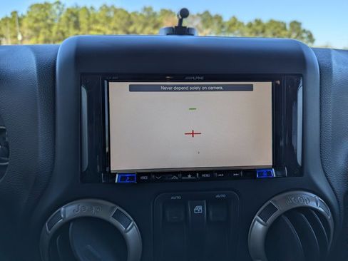 Used 2017 Jeep Wrangler 75th Anniversary image 18