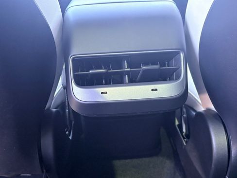 Used 2023 Tesla Model Y Performance image 23