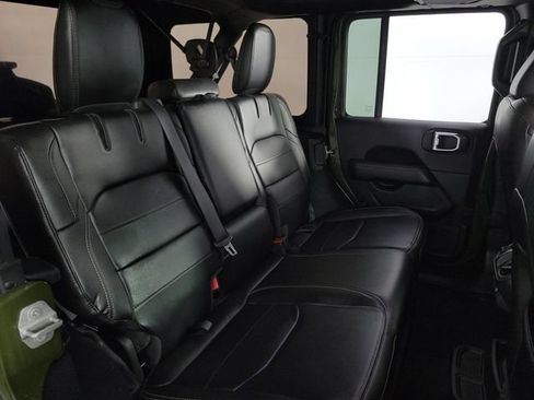 Used 2022 Jeep Wrangler Unlimited Sahara AWD/4WD image 17