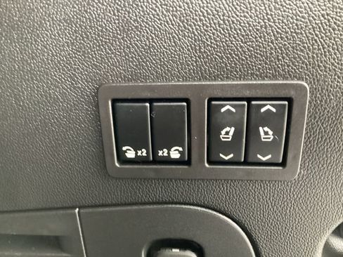 Used 2020 Cadillac Escalade Luxury AWD/4WD image 16