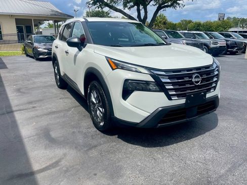 Used 2024 Nissan Rogue S AWD/4WD image 7