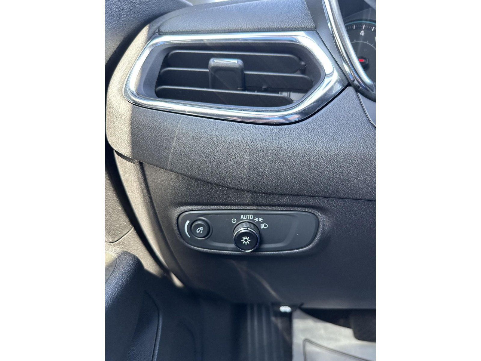 Used 2024 Chevrolet Equinox LT FWD image 50