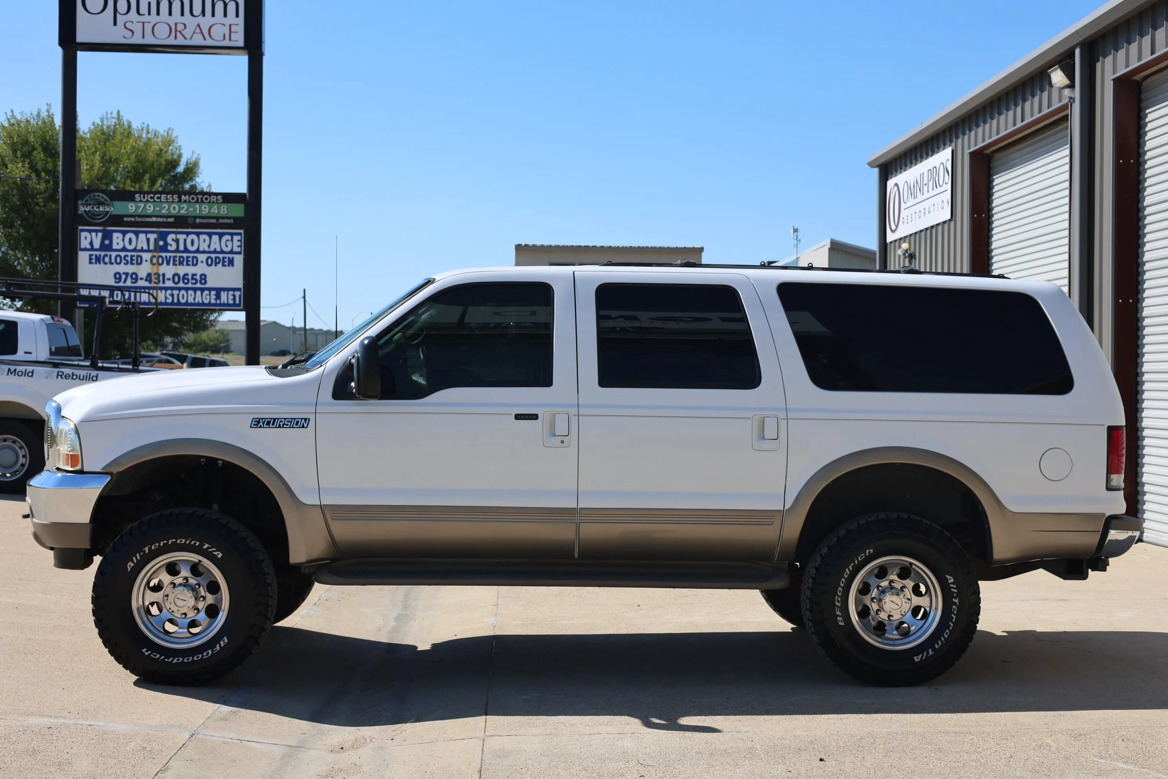 Used 2000 Ford Excursion Limited AWD/4WD image 9