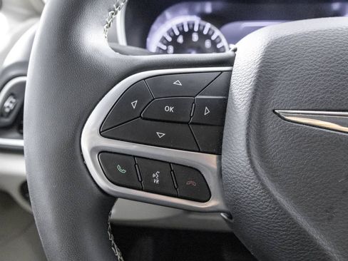 Used 2022 Chrysler Pacifica Touring-L FWD image 24