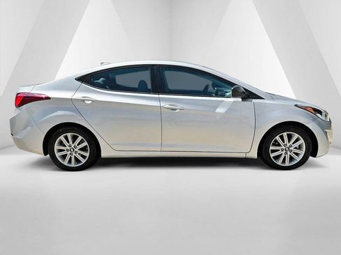 Used 2016 Hyundai Elantra SE w/ Option Group 02 FWD image 8