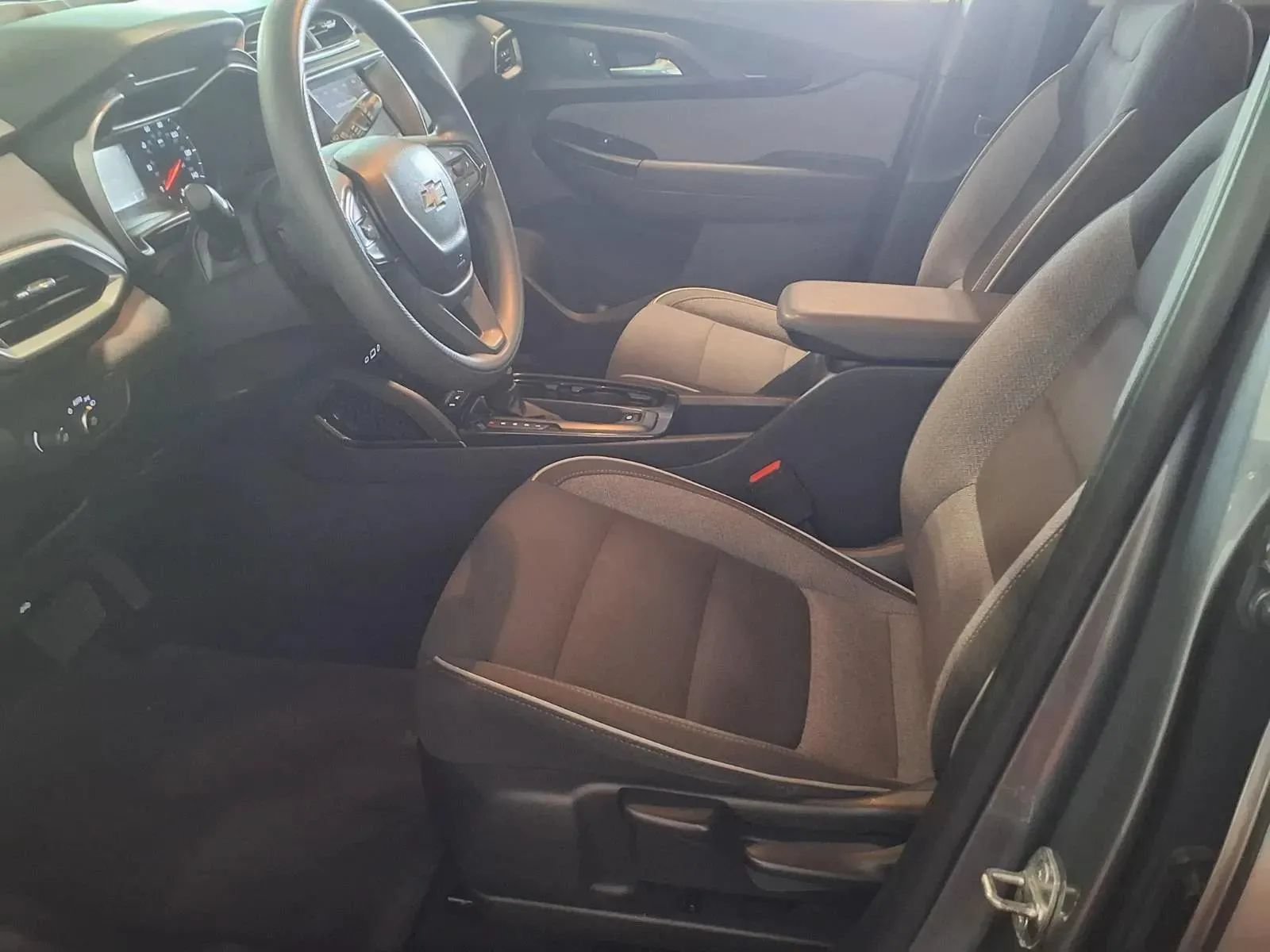 Used 2021 Chevrolet TrailBlazer LS AWD/4WD image 17